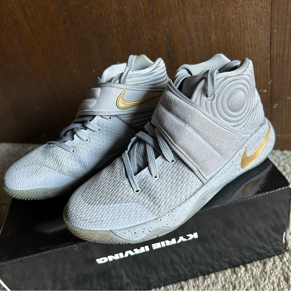 Nike Kyrie 2 GS Sneakers